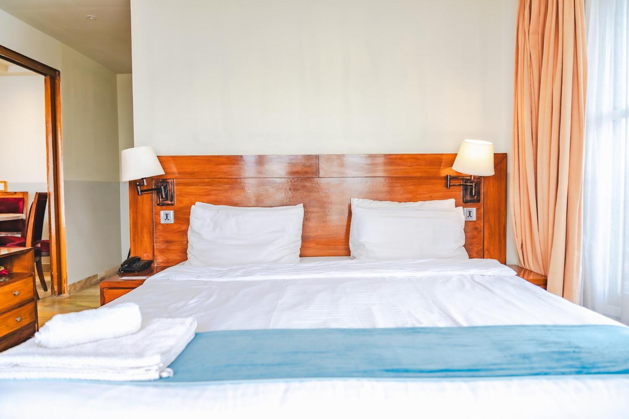 Esquire Hotels & Apartments Rawalpindi Eksteriør bilde